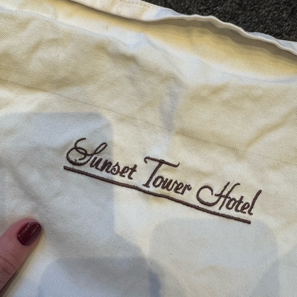 Sunset Tower Hotel Cream Naplin - Picture 2 of 2